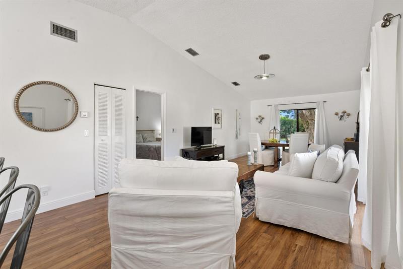 Image 12 of 36 For 6785 Bridlewood Ct  6785