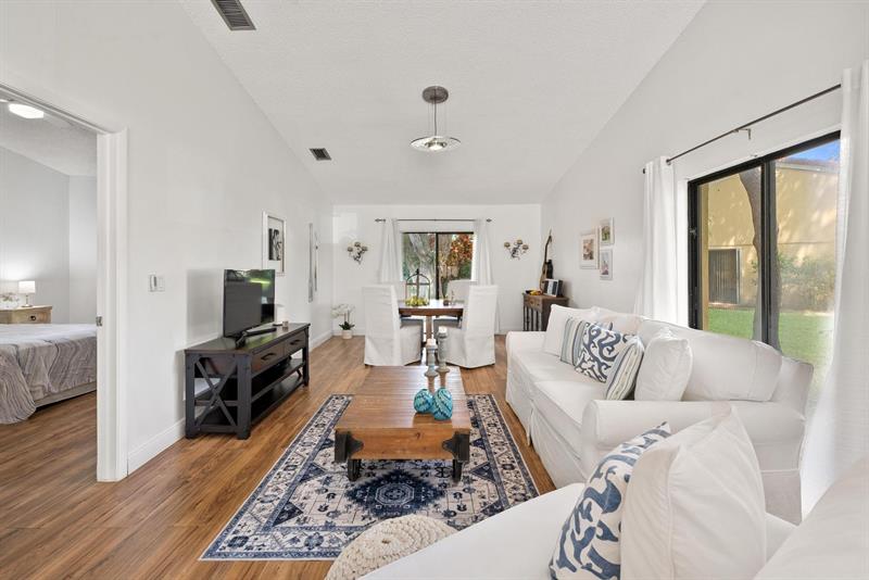 Image 13 of 36 For 6785 Bridlewood Ct  6785