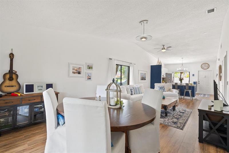 Image 15 of 36 For 6785 Bridlewood Ct  6785