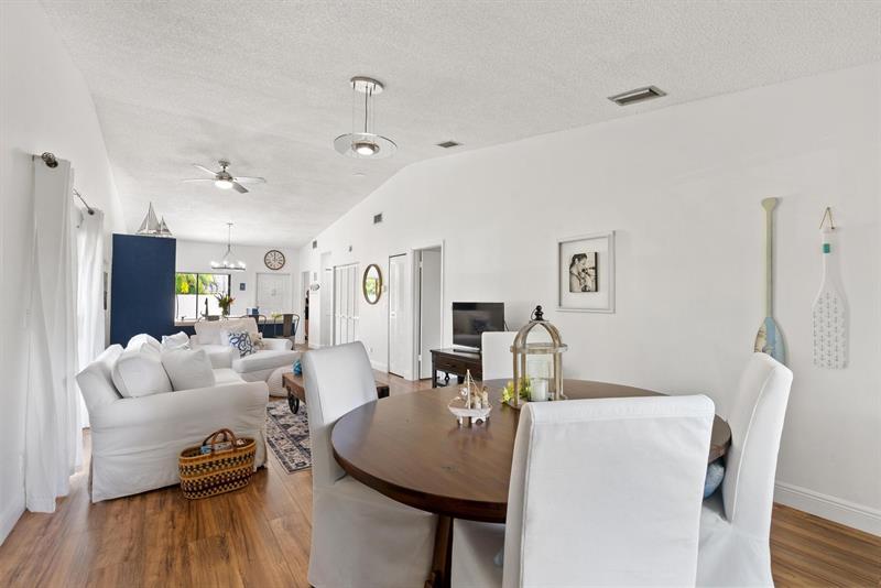 Image 16 of 36 For 6785 Bridlewood Ct  6785