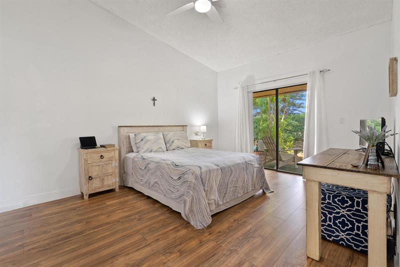 Image 17 of 36 For 6785 Bridlewood Ct  6785