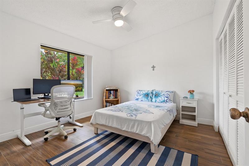 Image 22 of 36 For 6785 Bridlewood Ct  6785