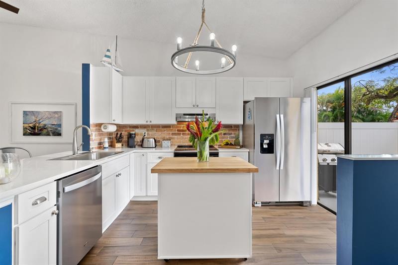 Image 4 of 36 For 6785 Bridlewood Ct  6785