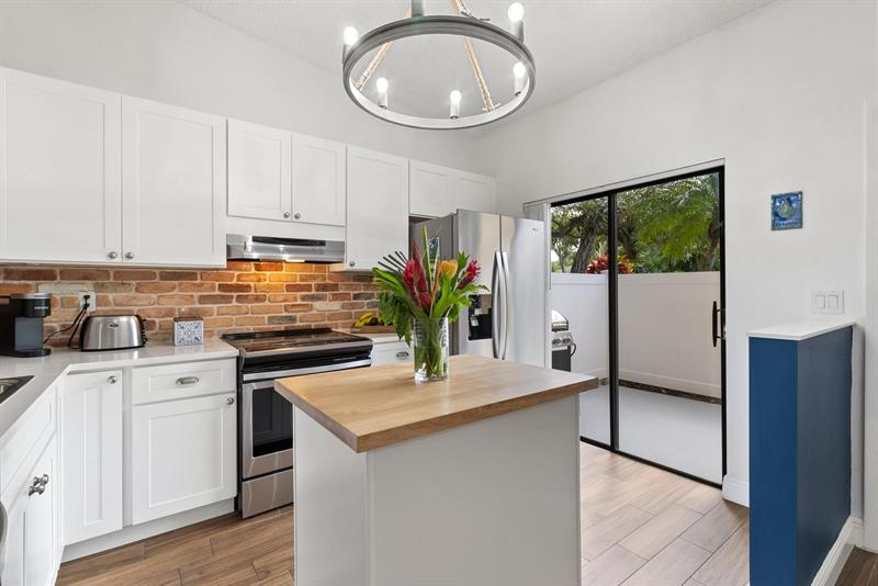 Image 5 of 36 For 6785 Bridlewood Ct  6785