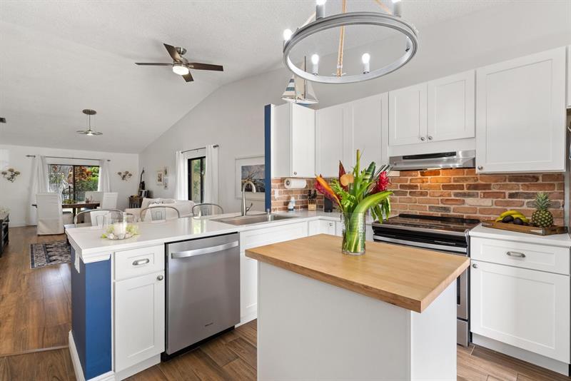 Image 8 of 36 For 6785 Bridlewood Ct  6785