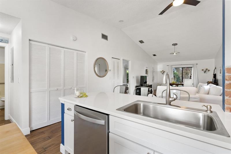 Image 9 of 36 For 6785 Bridlewood Ct  6785