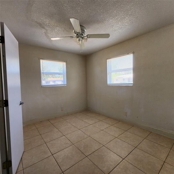 Image 16 of 33 For 1041 23rd Ter
