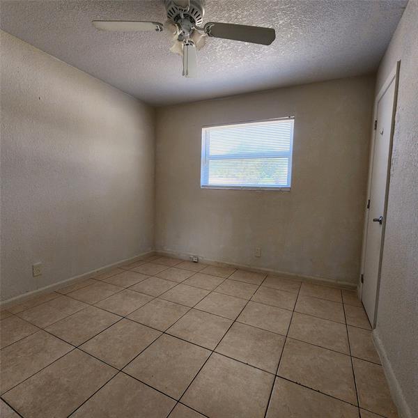 Image 17 of 33 For 1041 23rd Ter