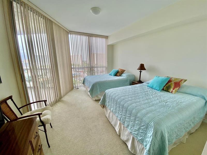 Image 3 of 43 For 3100 Ocean Blvd  804