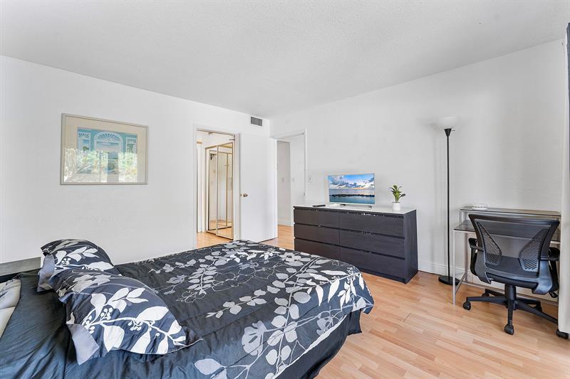 Image 14 of 35 For 5120 40th Ave  20a