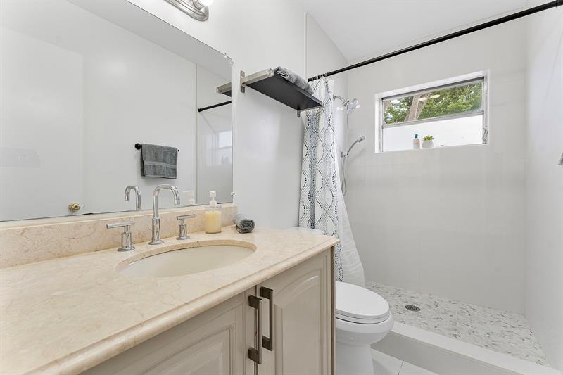 Image 20 of 35 For 5120 40th Ave  20a