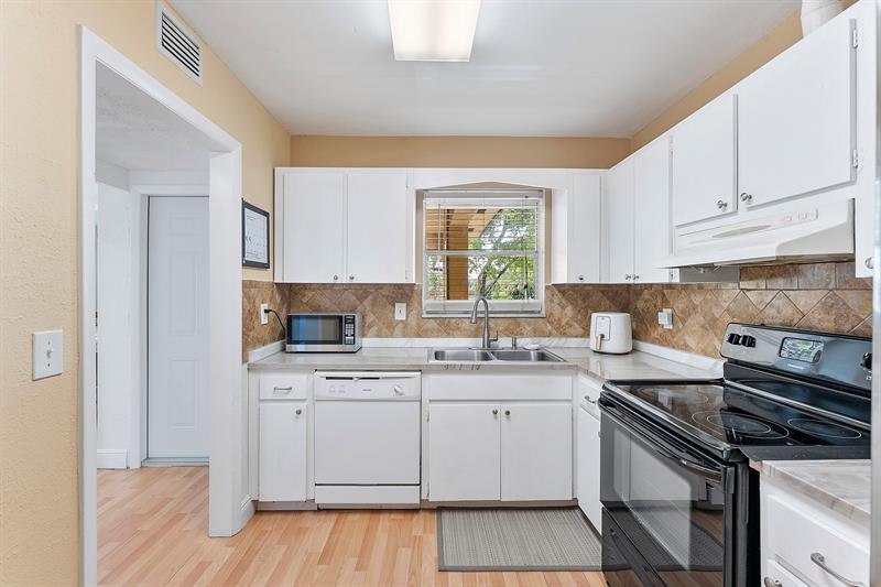 Image 4 of 35 For 5120 40th Ave  20a