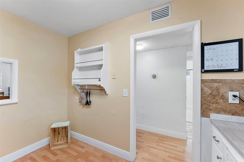 Image 5 of 35 For 5120 40th Ave  20a
