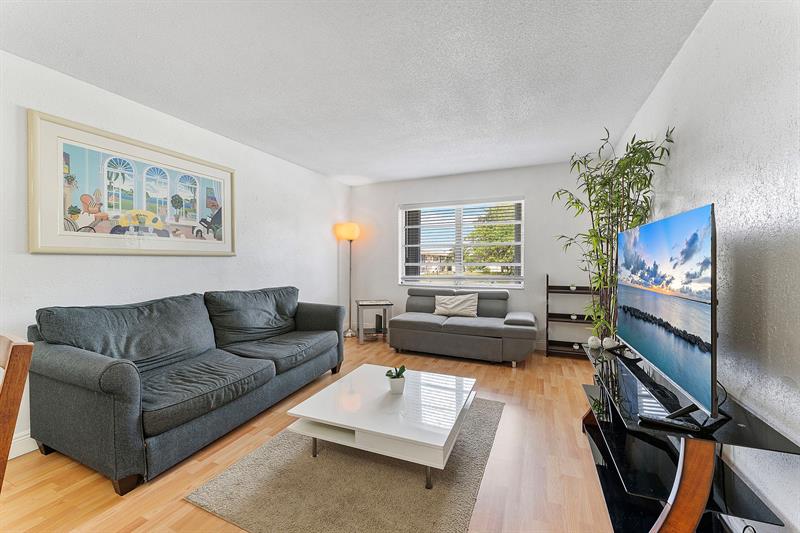 Image 6 of 35 For 5120 40th Ave  20a