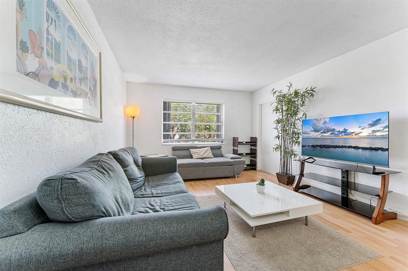 Image 7 of 35 For 5120 40th Ave  20a
