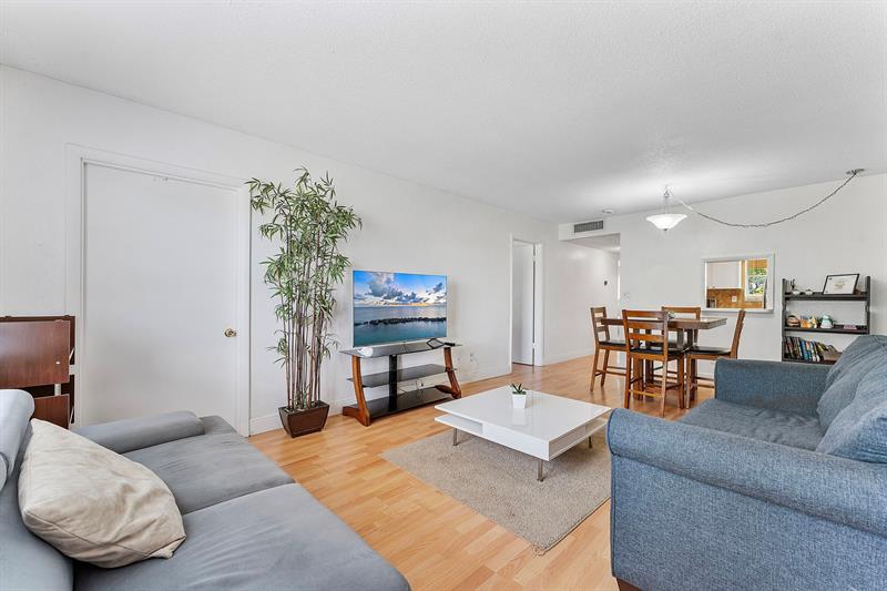 Image 8 of 35 For 5120 40th Ave  20a