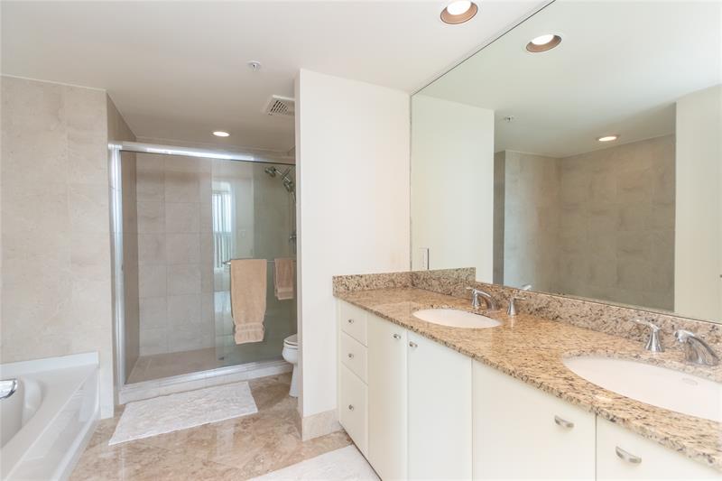 Image 11 of 31 For 600 Las Olas Blvd  1109