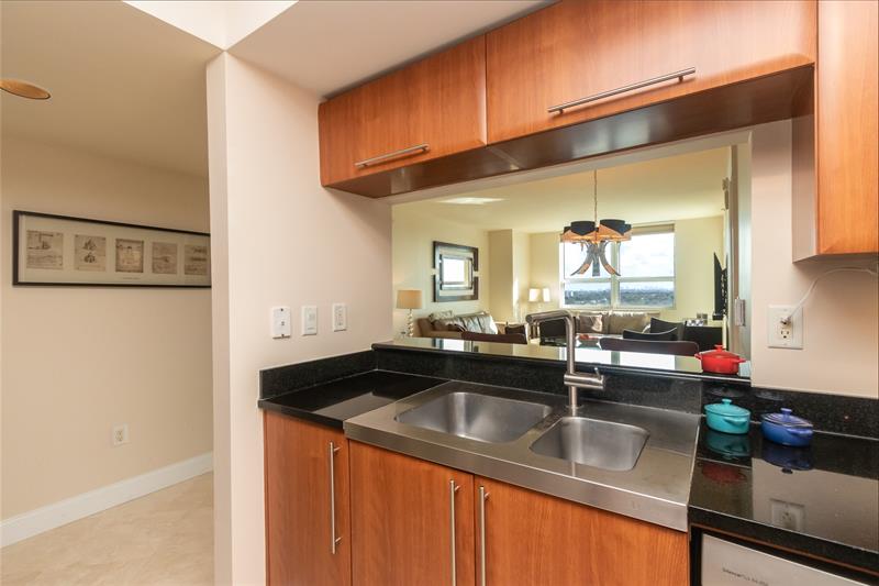 Image 7 of 31 For 600 Las Olas Blvd  1109