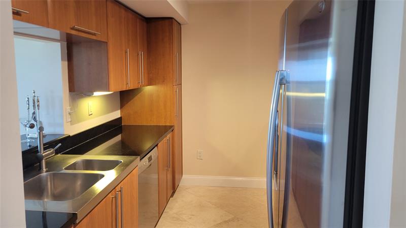 Image 9 of 31 For 600 Las Olas Blvd  1109
