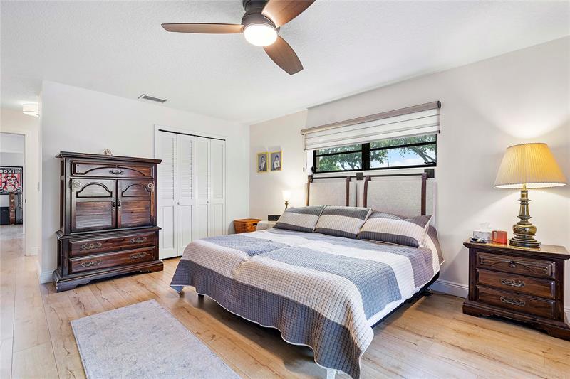 Image 13 of 27 For 4872 Hawkwood Rd  B