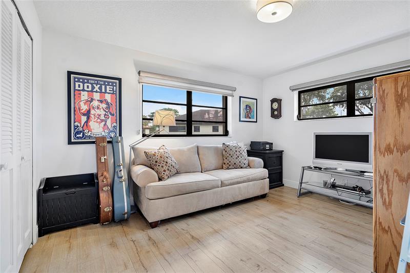 Image 15 of 27 For 4872 Hawkwood Rd  B