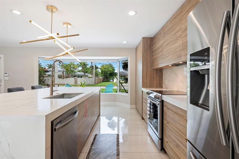 Image 10 of 36 For 2112 32 Ave  