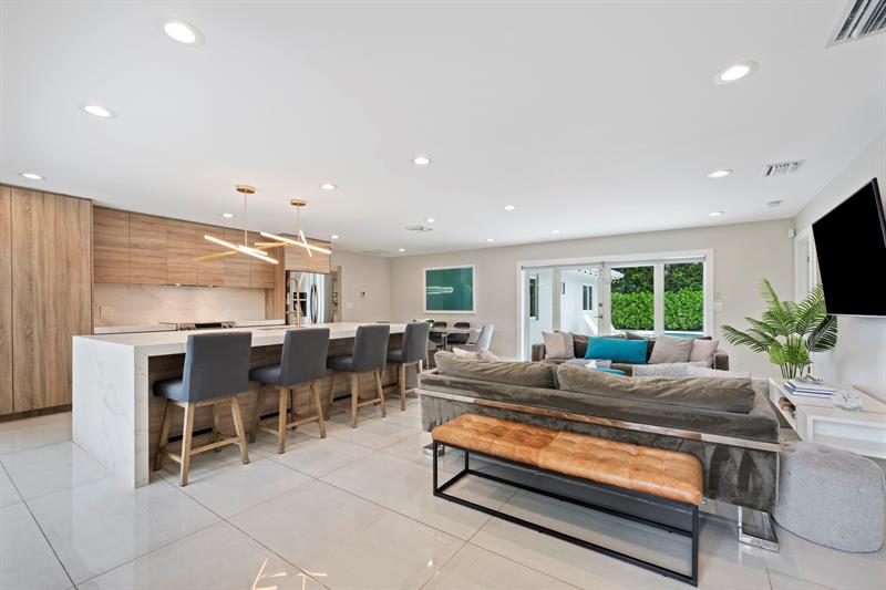 Image 4 of 36 For 2112 32 Ave  