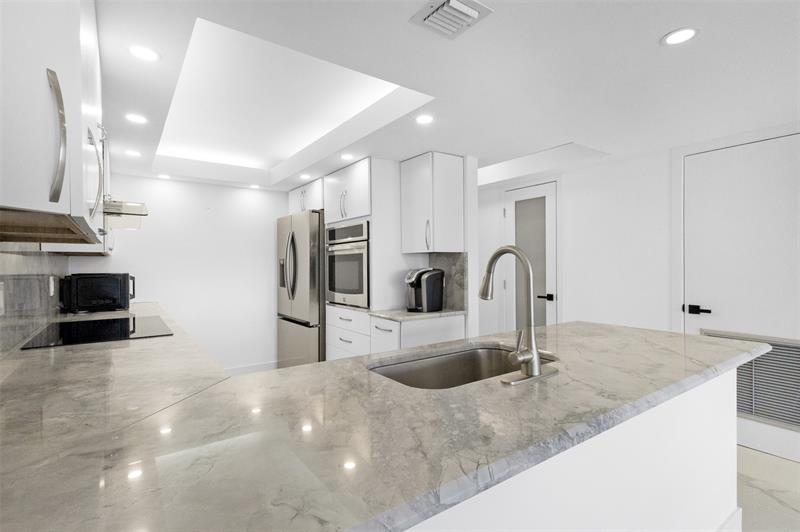 Image 10 of 45 For 2301 Ocean Dr  2608