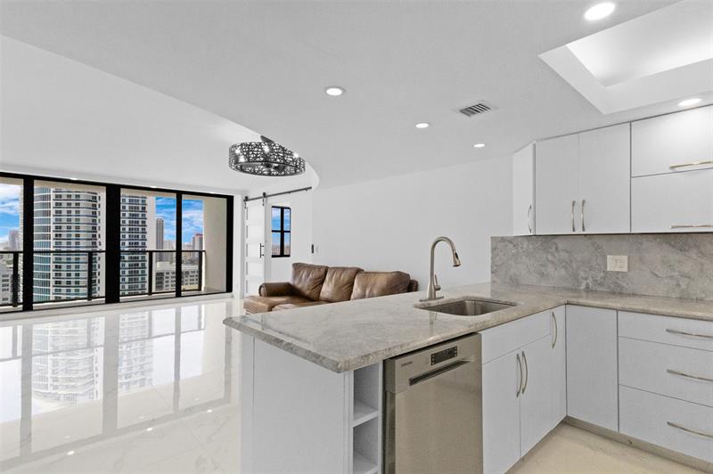Image 16 of 45 For 2301 Ocean Dr  2608
