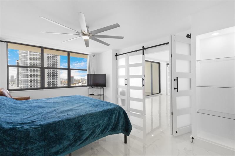 Image 18 of 45 For 2301 Ocean Dr  2608