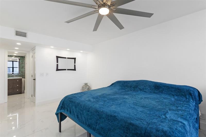 Image 19 of 45 For 2301 Ocean Dr  2608