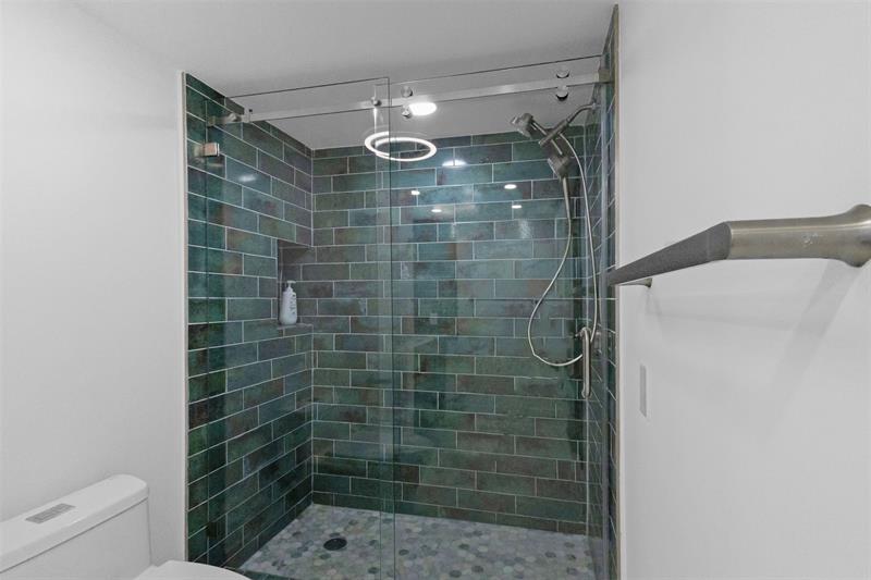 Image 23 of 45 For 2301 Ocean Dr  2608