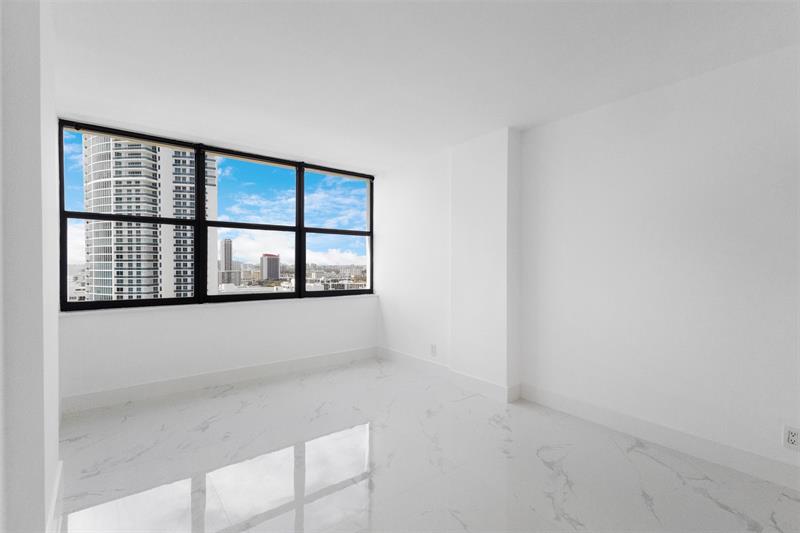 Image 24 of 45 For 2301 Ocean Dr  2608