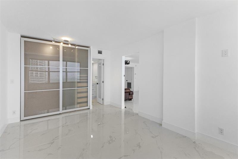Image 26 of 45 For 2301 Ocean Dr  2608