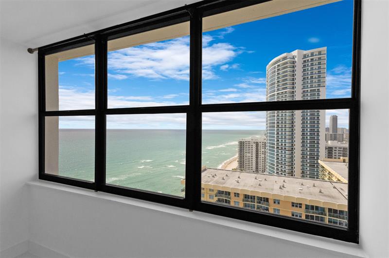 Image 27 of 45 For 2301 Ocean Dr  2608