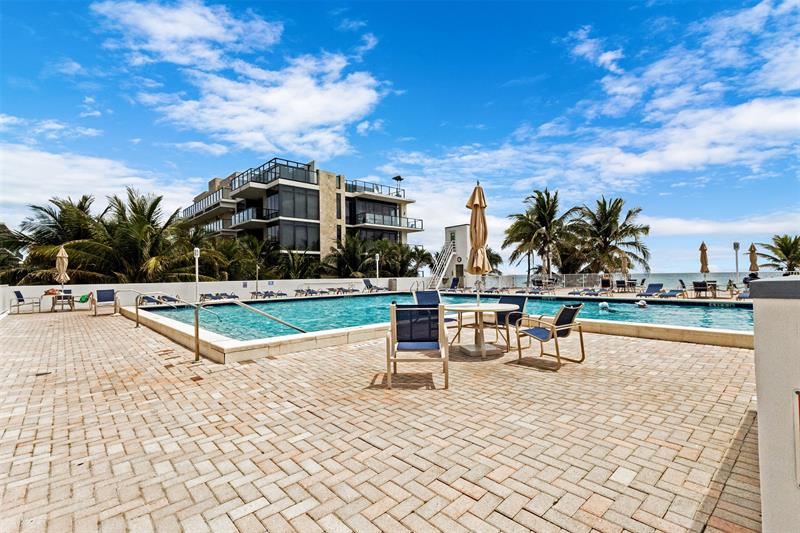 Image 32 of 45 For 2301 Ocean Dr  2608