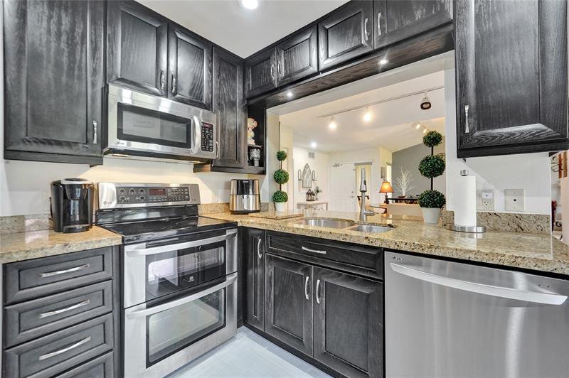 Image 18 of 64 For 5530 Coach House Cir  A
