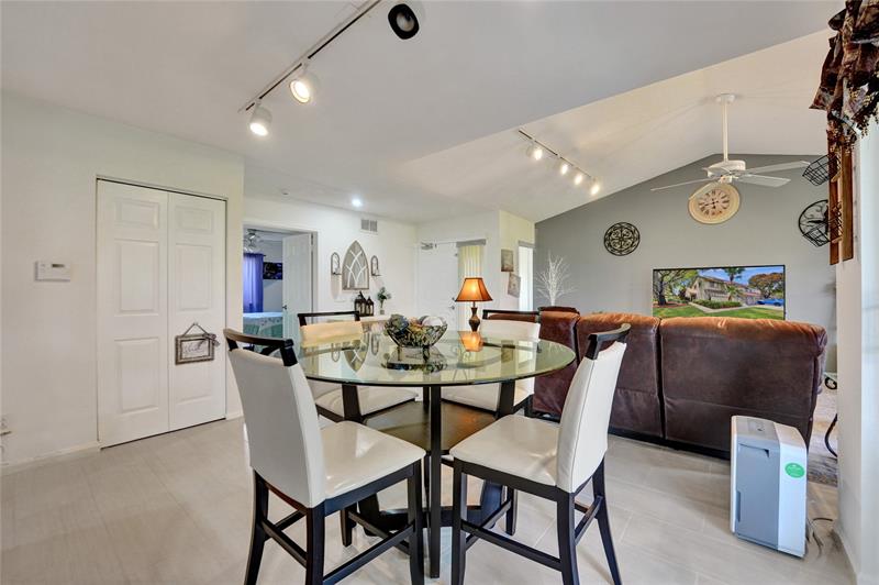 Image 27 of 64 For 5530 Coach House Cir  A