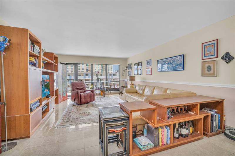 Image 18 of 65 For 1800 Ocean Blvd  804