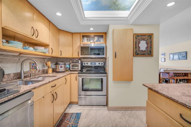 Image 23 of 65 For 1800 Ocean Blvd  804