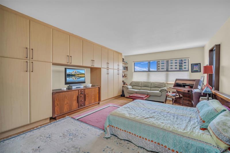 Image 26 of 65 For 1800 Ocean Blvd  804