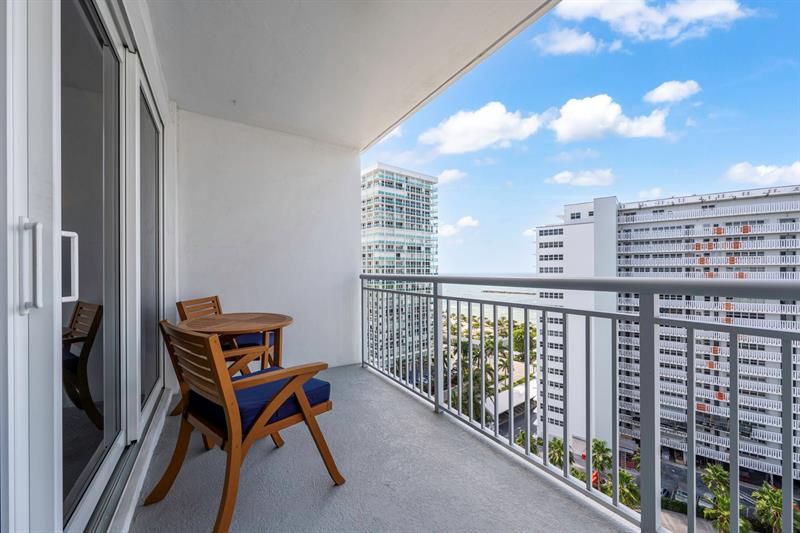 Image 12 of 31 For 1920 Ocean Dr  1504