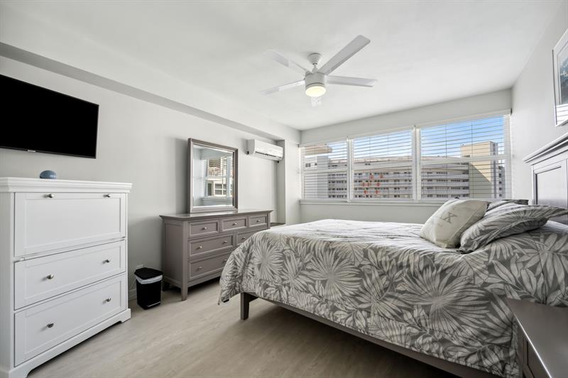 Image 14 of 31 For 1920 Ocean Dr  1504