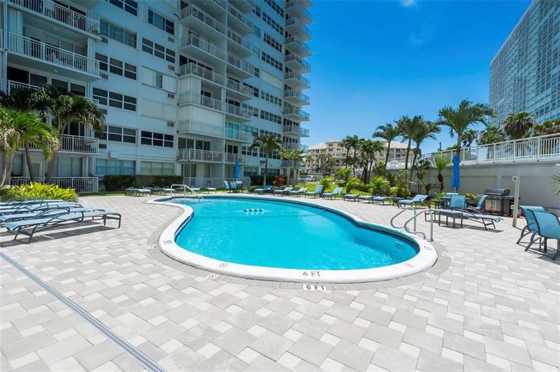 Image 17 of 31 For 1920 Ocean Dr  1504