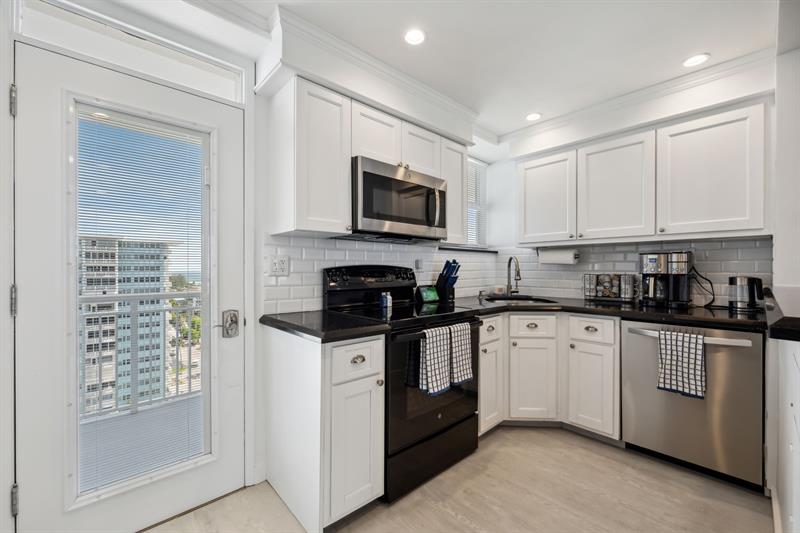 Image 4 of 31 For 1920 Ocean Dr  1504