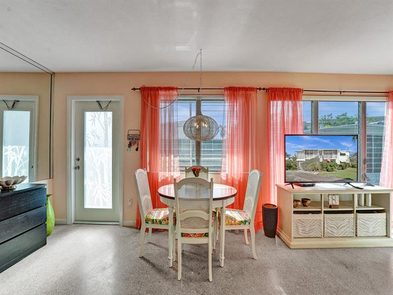 Image 18 of 37 For 1115 14th Pl  19c