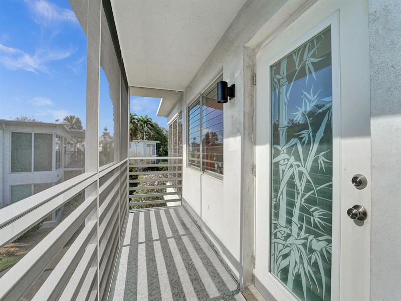 Image 2 of 37 For 1115 14th Pl  19c