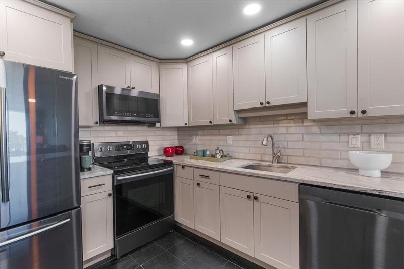 Image 6 of 42 For 1800 Andrews Ave  5b