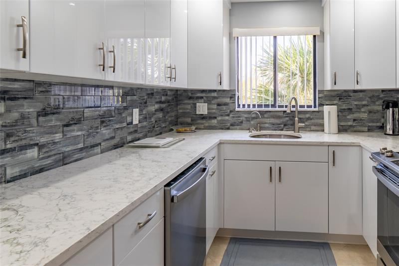 Image 10 of 41 For 7448 Ashmont Cir  312