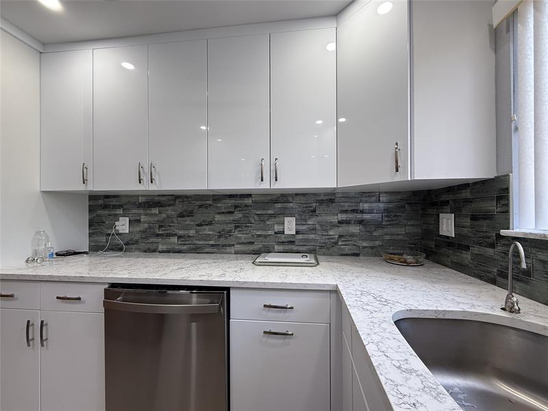Image 11 of 41 For 7448 Ashmont Cir  312